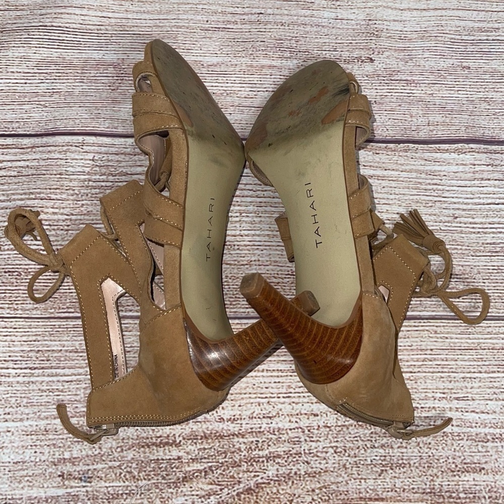 Tahari 'Norway' Sandals - Picture 5 of 6